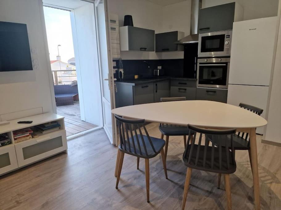 Superbe Appartement Renove A Neuf Centre Bourg Brem Sur Mer Εξωτερικό φωτογραφία